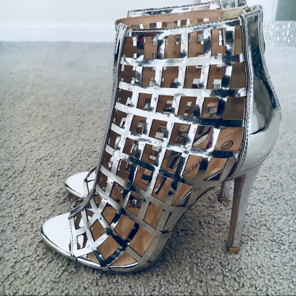 Heart’s Collection open toe/cut out bootie